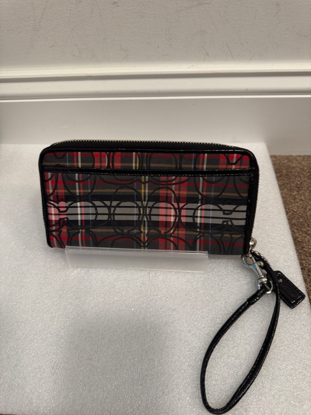 Coach poppy tartan plaid zip around wristlet wallet with hangtag - Picture 2 of 9